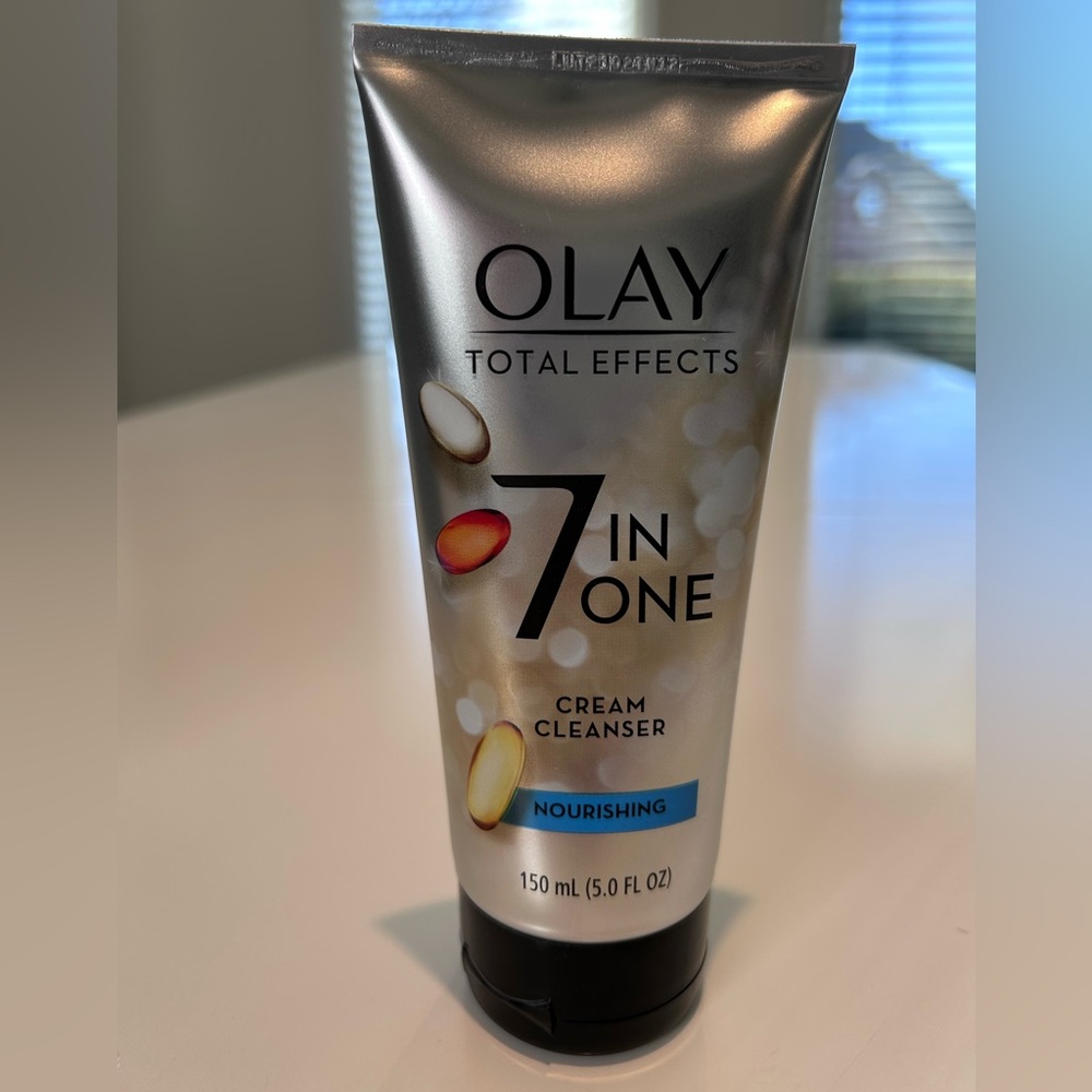 NEW- Olay Total Effects 7 in 1 Cream Cleanser, 5 Oz